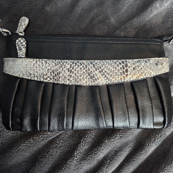 Fiorelli Handbags - Elegant Black and Silver Clutch